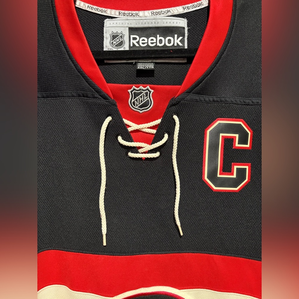 Authentic Reebok Jonathan Toews Blackhawks Jersey - Picture 5 of 7
